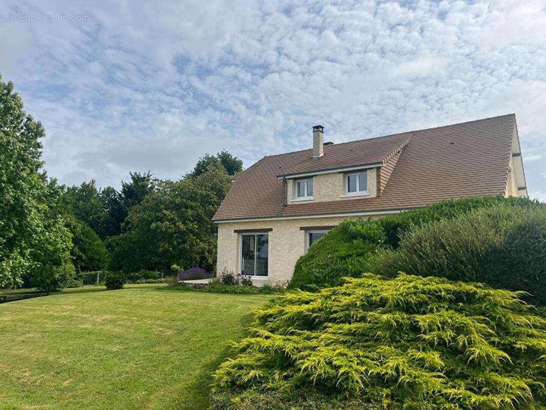 Maison à CHARLEVAL