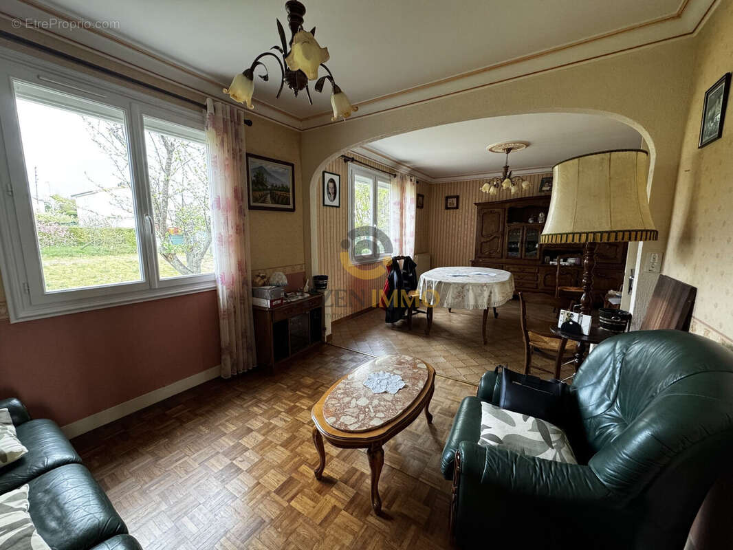 Maison à SECONDIGNY