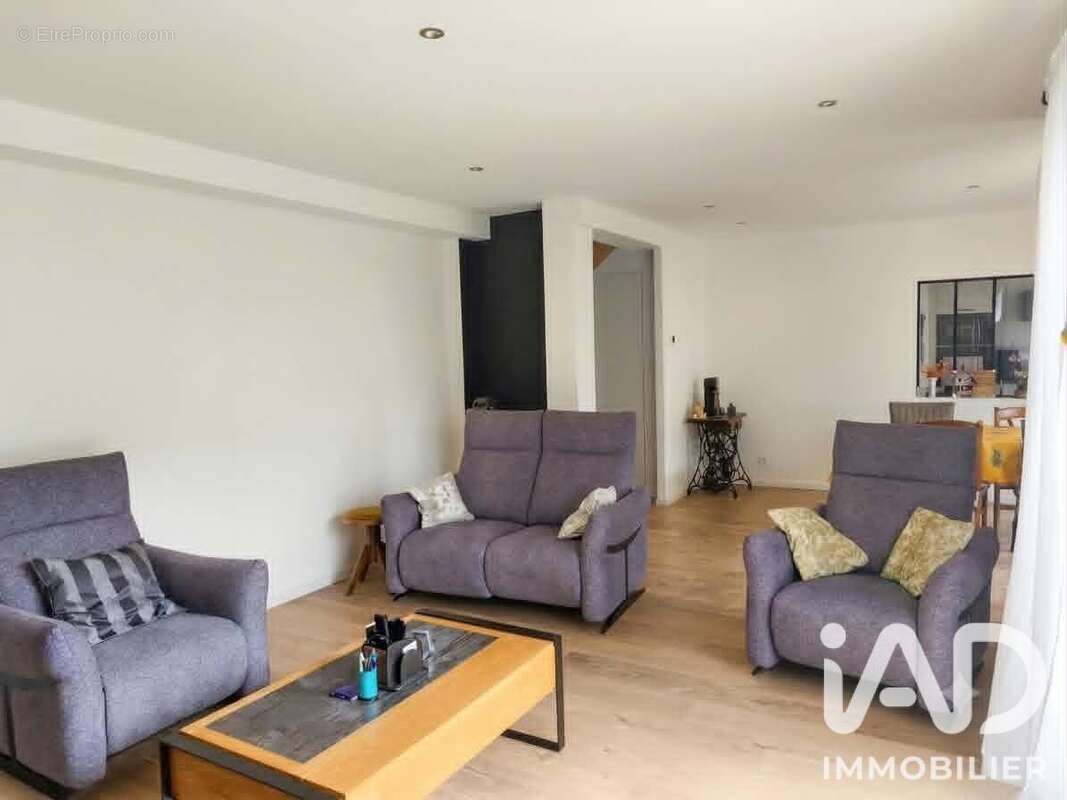 Maison 148 m² à La Chapelle-Des-Fougeretz  - photo 3