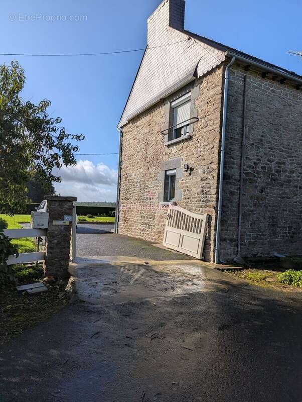 Maison à SAINT-VRAN