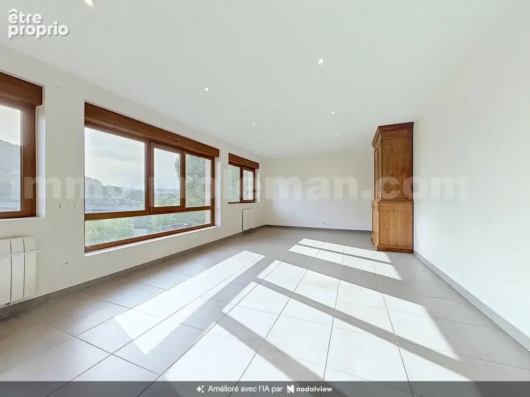 Appartement_T4_Annemasse_belle_superficie_proximitée_frontière_Suisse_tram_Ceva_direction_GENEVE_Frontaliers_Cuisine_Séjour_