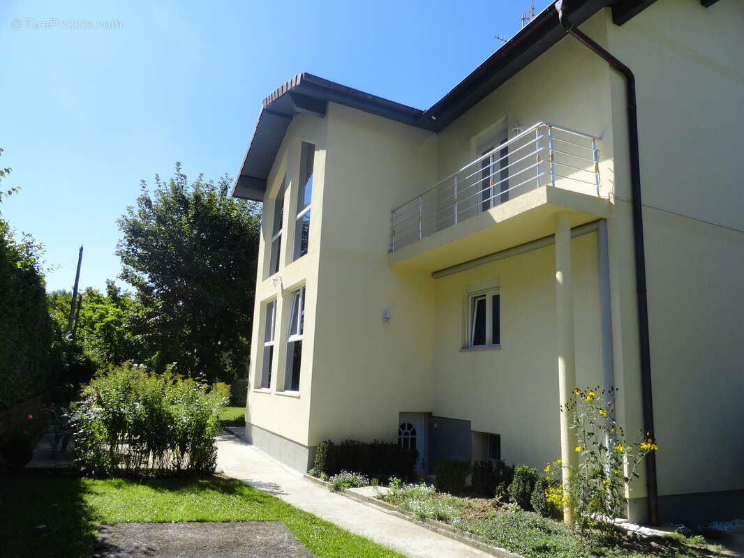 Appartement à ETREMBIERES