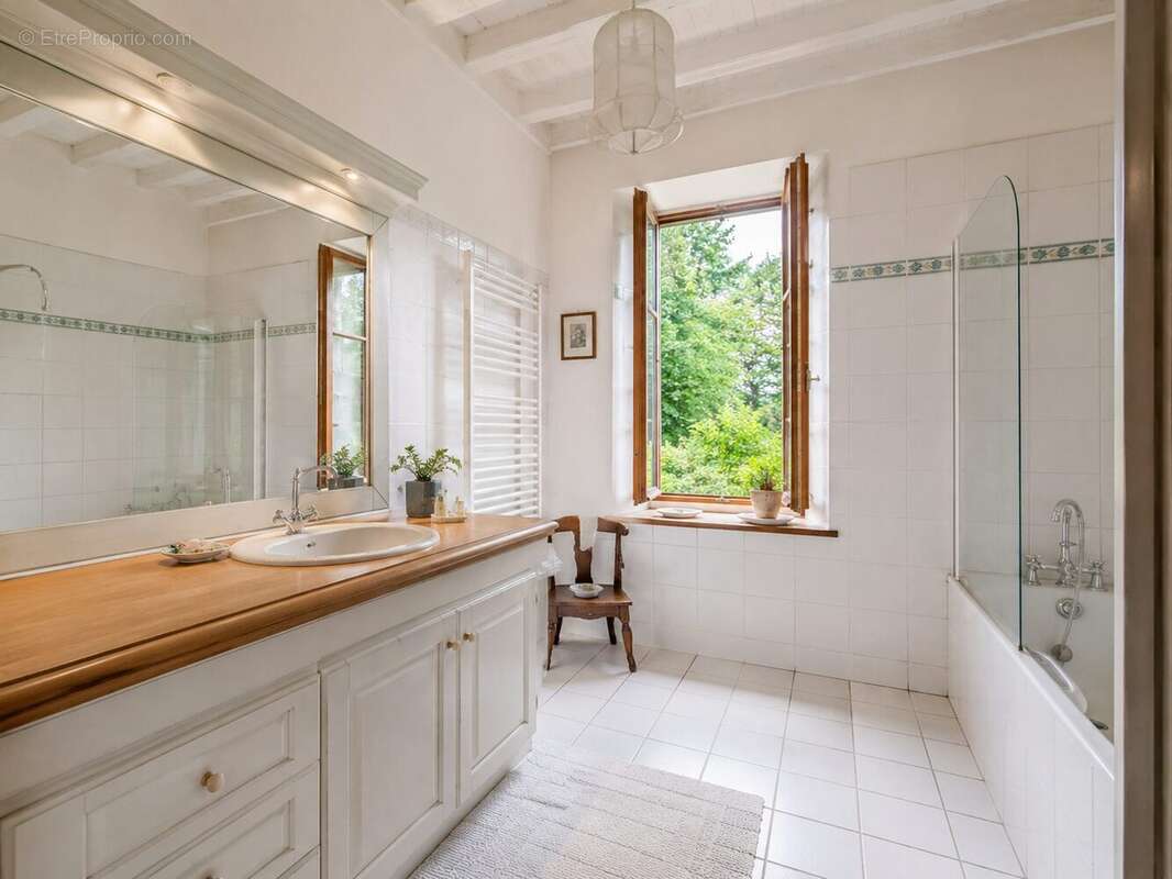 280 m² à Annecy  - photo 7
