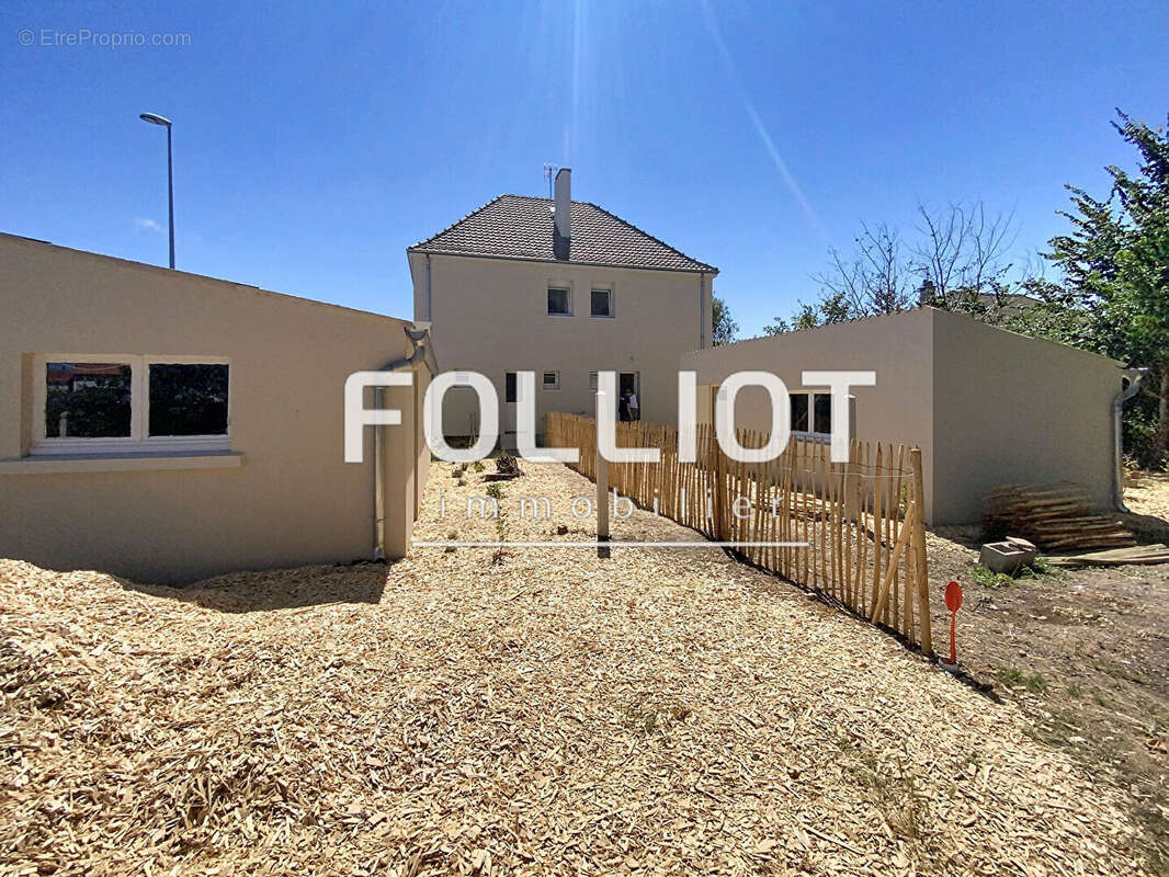 A VENDRE COURSEULLES SUR MER, APPARTEMENT 4 pièces , 3 chambres, 300 mètres de la mer - photo 4
