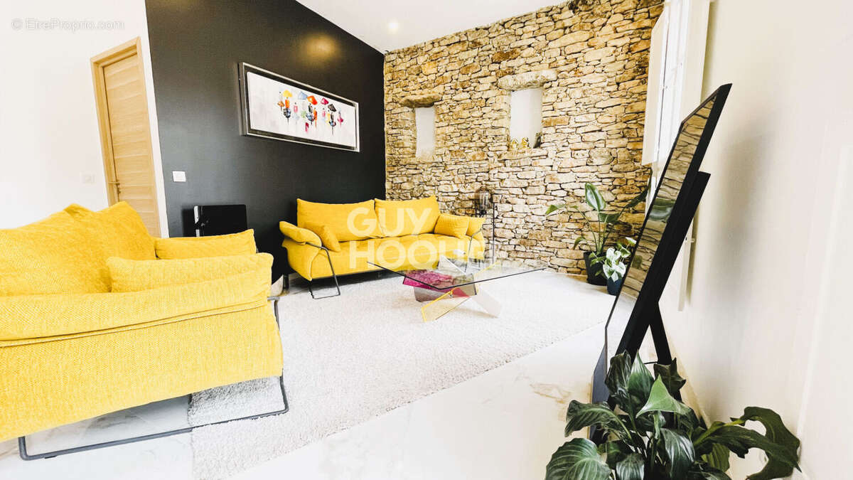 Appartement à FONTAINE-DE-VAUCLUSE