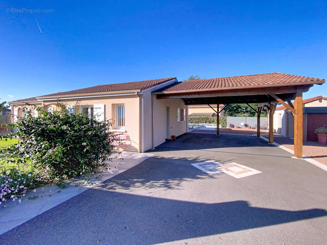 Maison à ORADOUR-SUR-GLANE