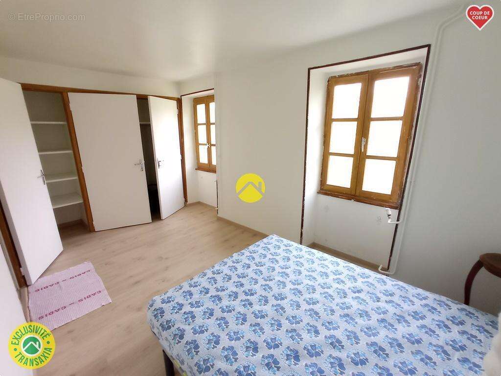 Maison à BELLENAVES