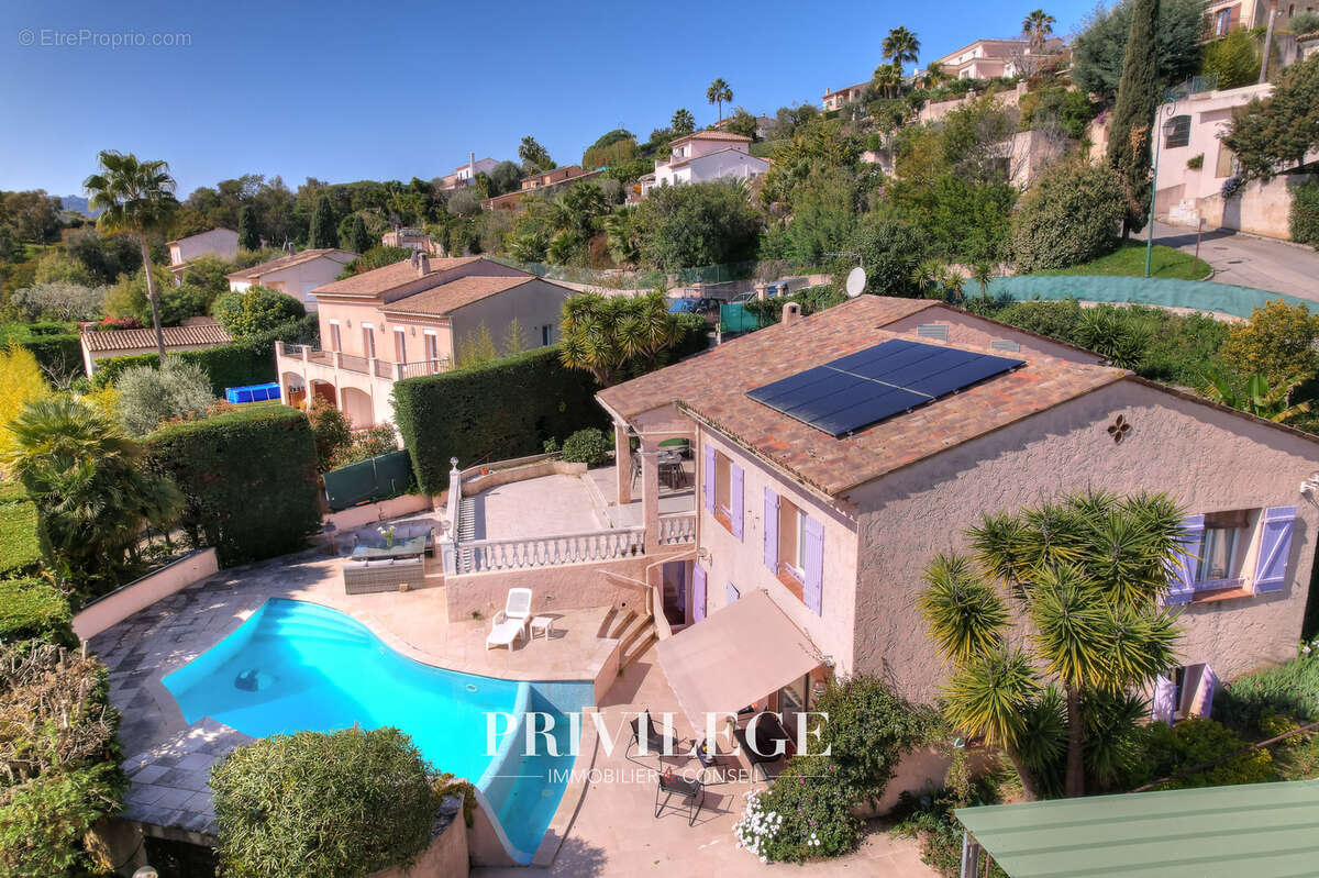 Maison à LA ROQUETTE-SUR-SIAGNE