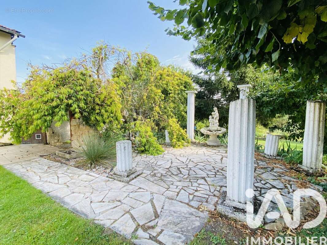 Photo 2 - Maison à VOUZIERS