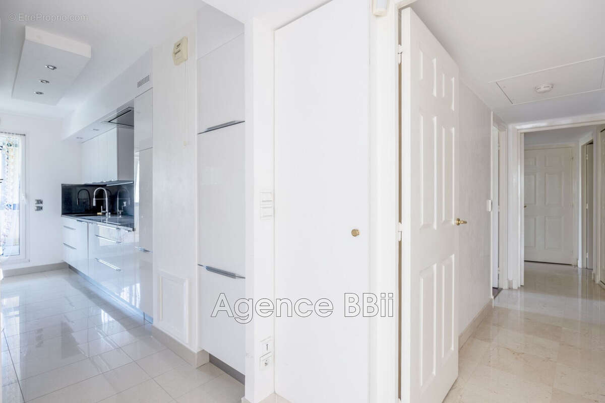 Appartement 104 m² à Saint-Laurent-Du-Var  - photo 3