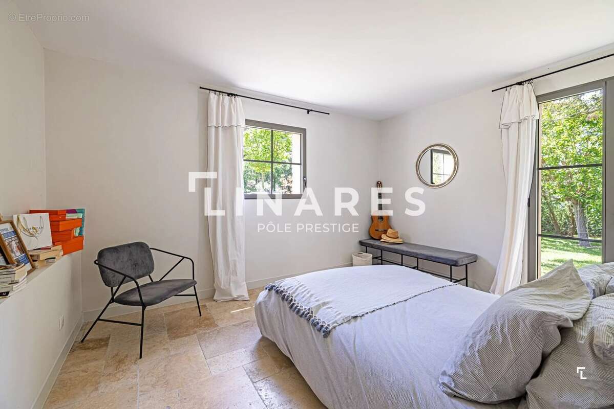 LA VICTOIRE - Maison de charme de 137m2 avec piscine - 13126 Vauvenargues/proche Aix en Provence - photo 12