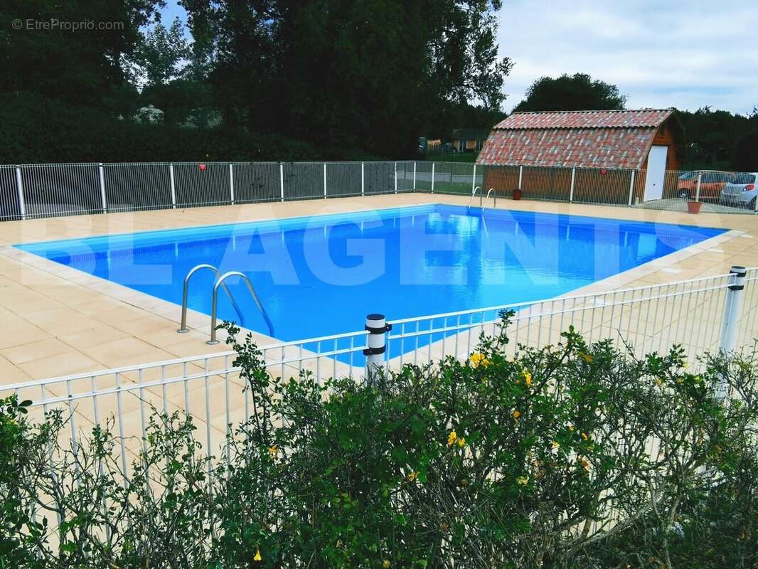 PISCINE - Appartement à SAINT-YZAN-DE-SOUDIAC