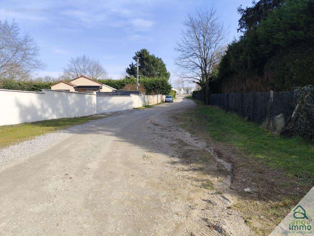Terrain à SAINT-JUNIEN