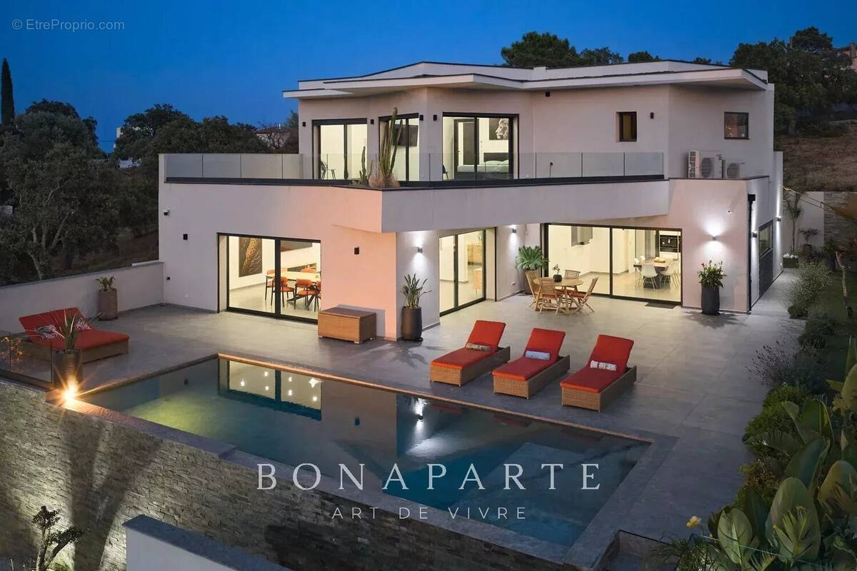 Maison à FREJUS