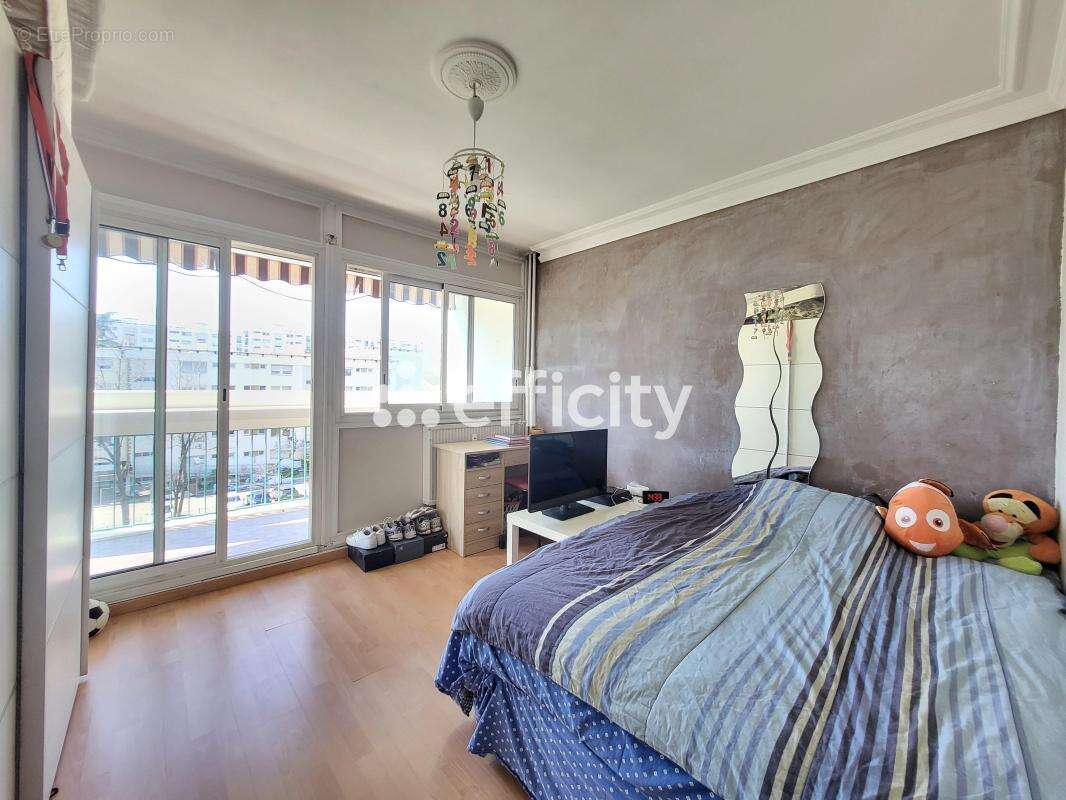 Appartement à PIERRE-BENITE