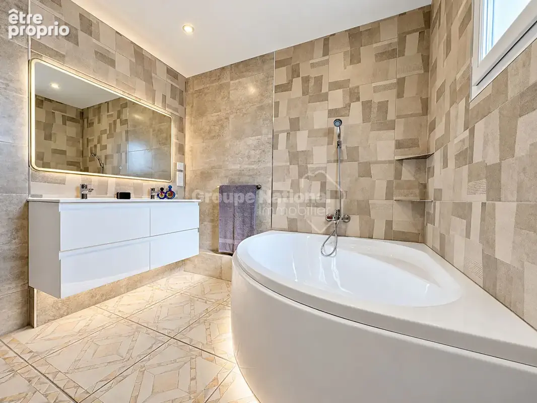 Salon-de-Provence (Bel-Air) : Propriété sur 5000 m² avec piscine - photo 6