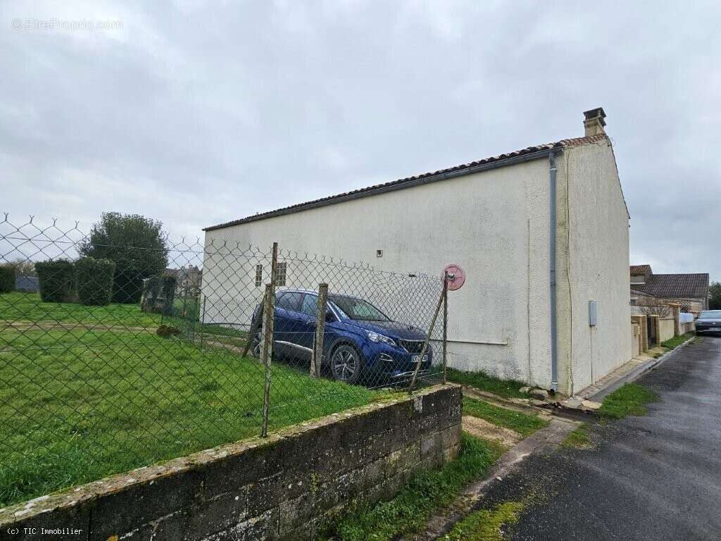 Maison à VILLEFAGNAN