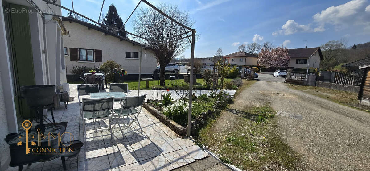 Appartement à CHAZEY-BONS