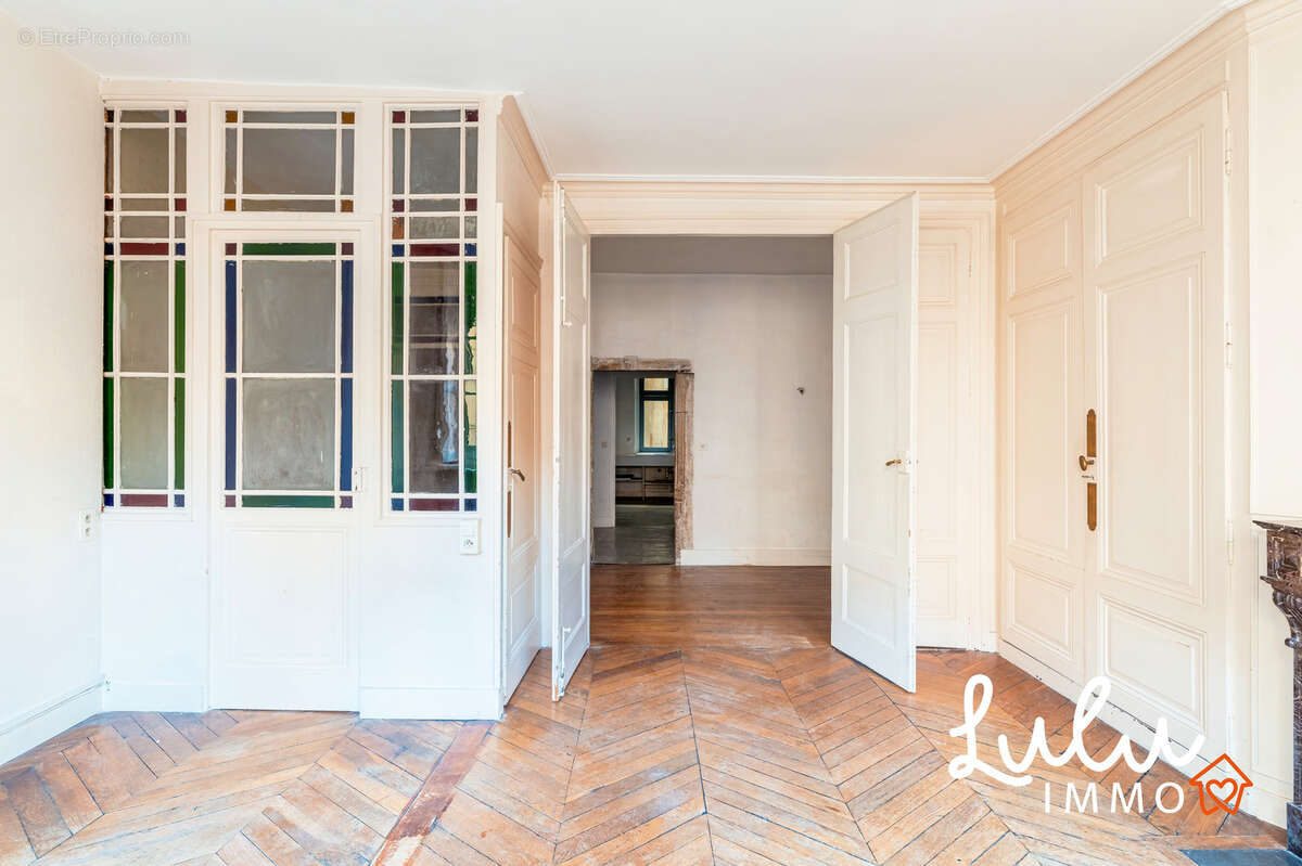 LYON 5 - Appartement T2 de 58m2 - Quartier Saint Jean  - photo 4