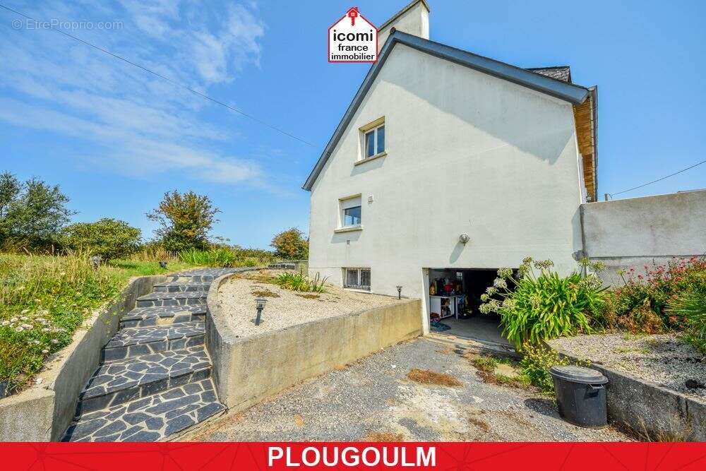 Maison à PLOUGOULM