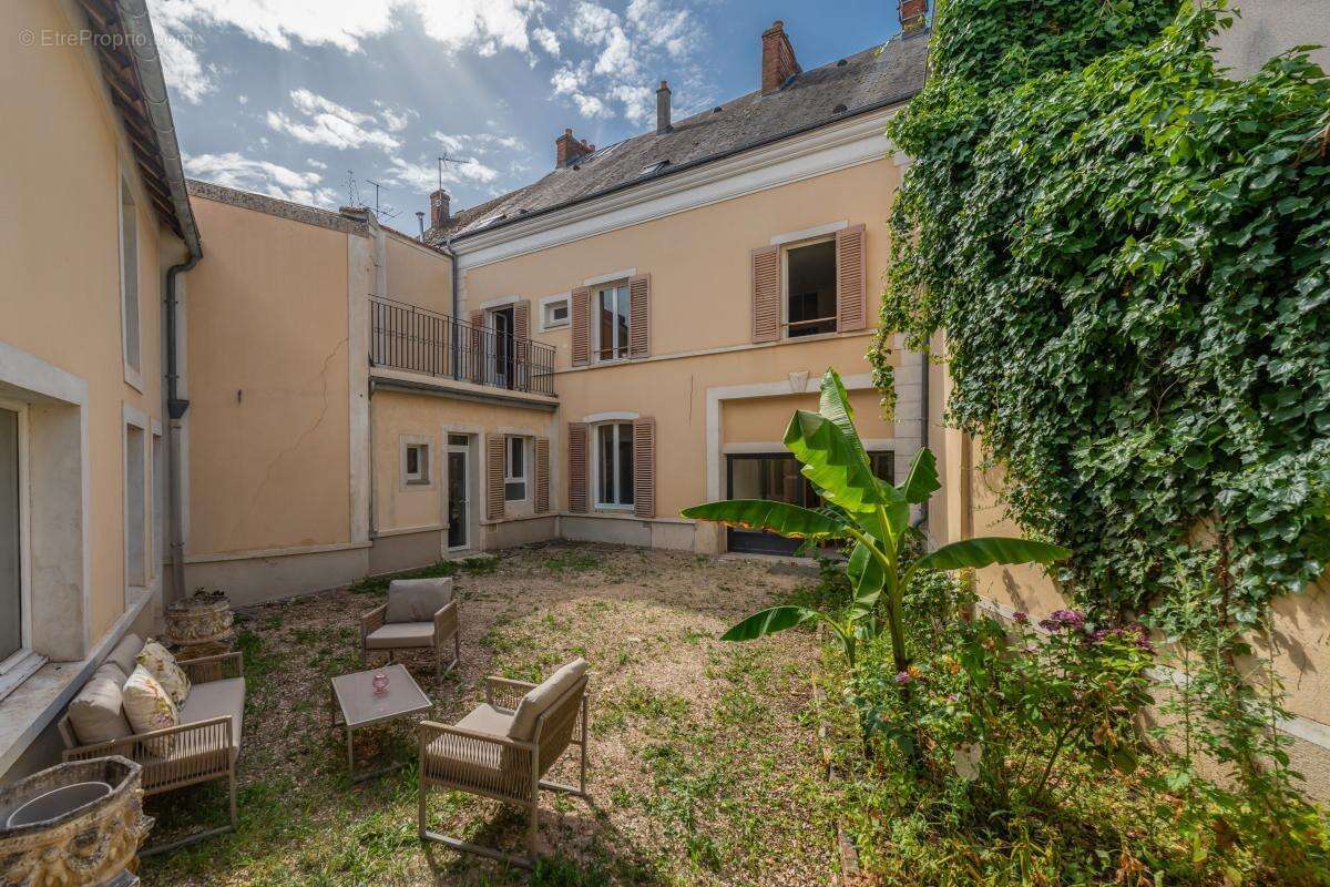 Maison 421 m² à Puiseaux  - photo 9
