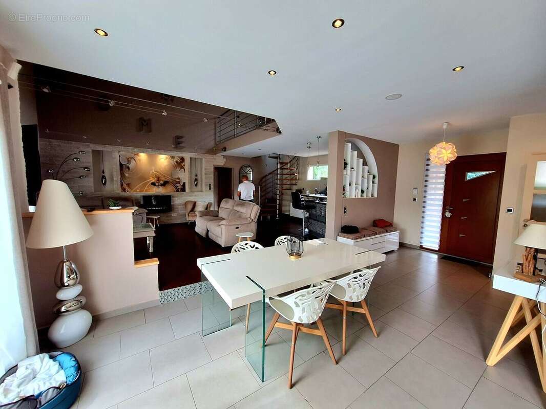 salle a manger/ dining room