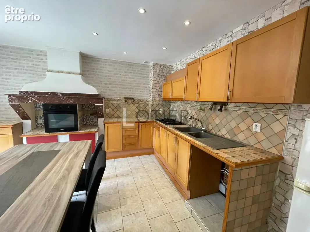 Maison familiale 136 m2 + 90 m2 de garages et dépendances   Un bien rare à Capendu - photo 6