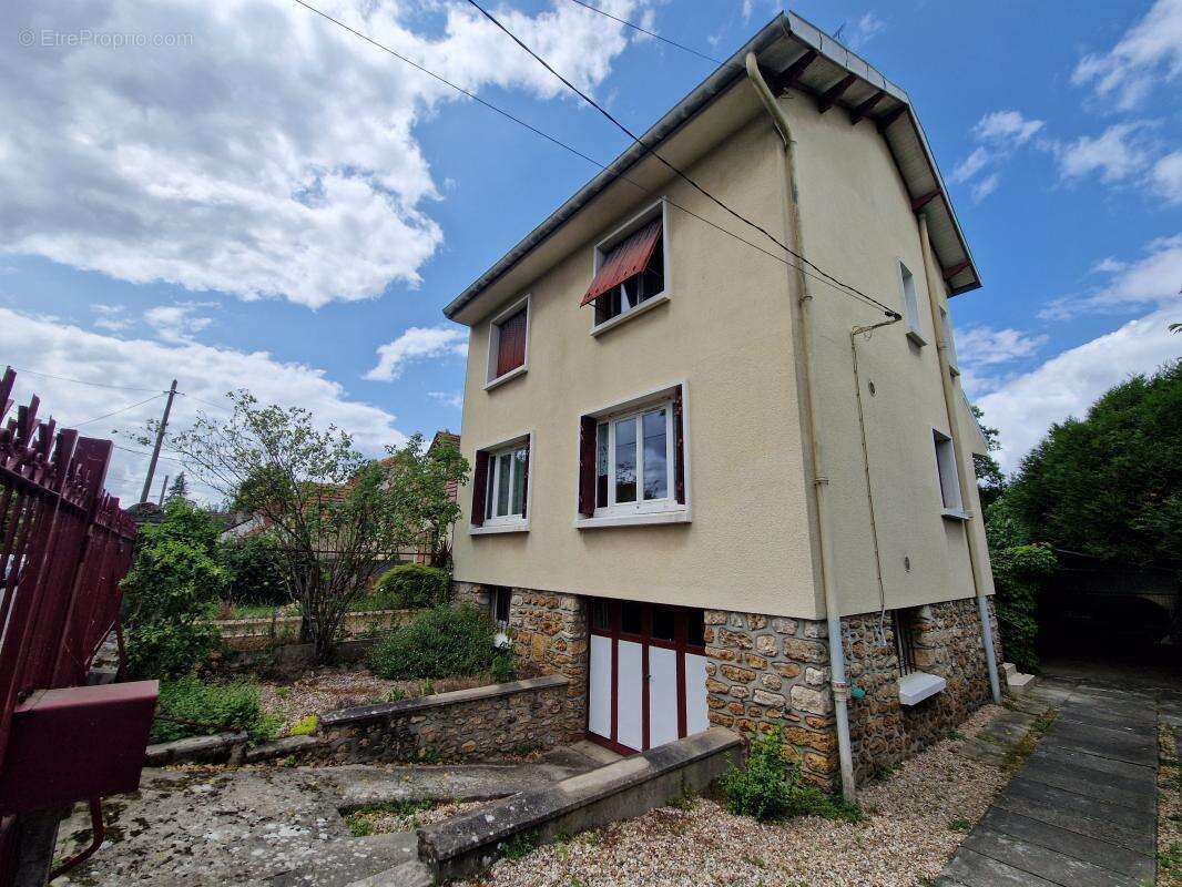 Maison à SAINTE-GENEVIEVE-DES-BOIS