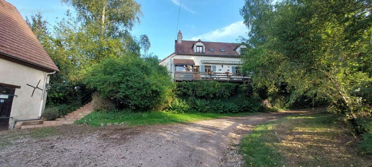 Propriété isolée en pleine nature avec dépendances et gîte - photo 7