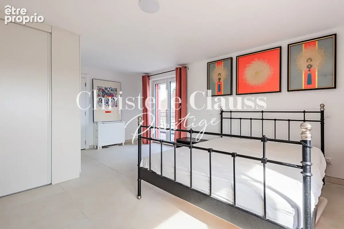 Maison de 374m2 + 215m2 d'annexes, avec piscine et 4 terrasses - photo 10