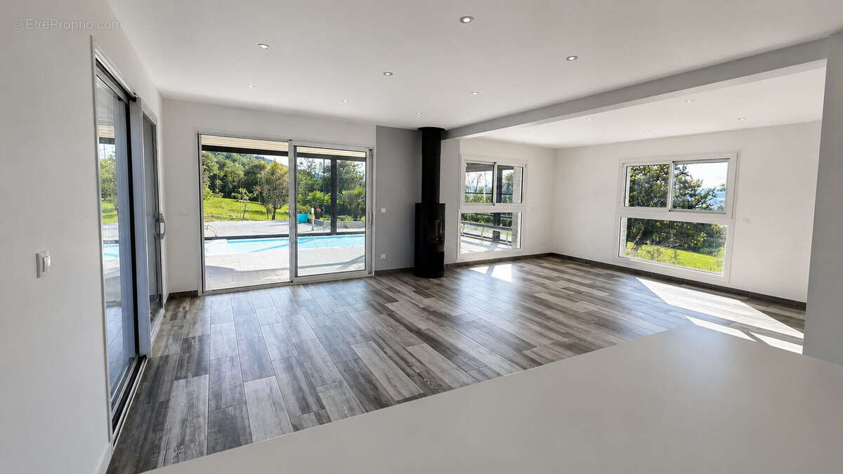 Maison 158 m² à Fessy  - photo 6