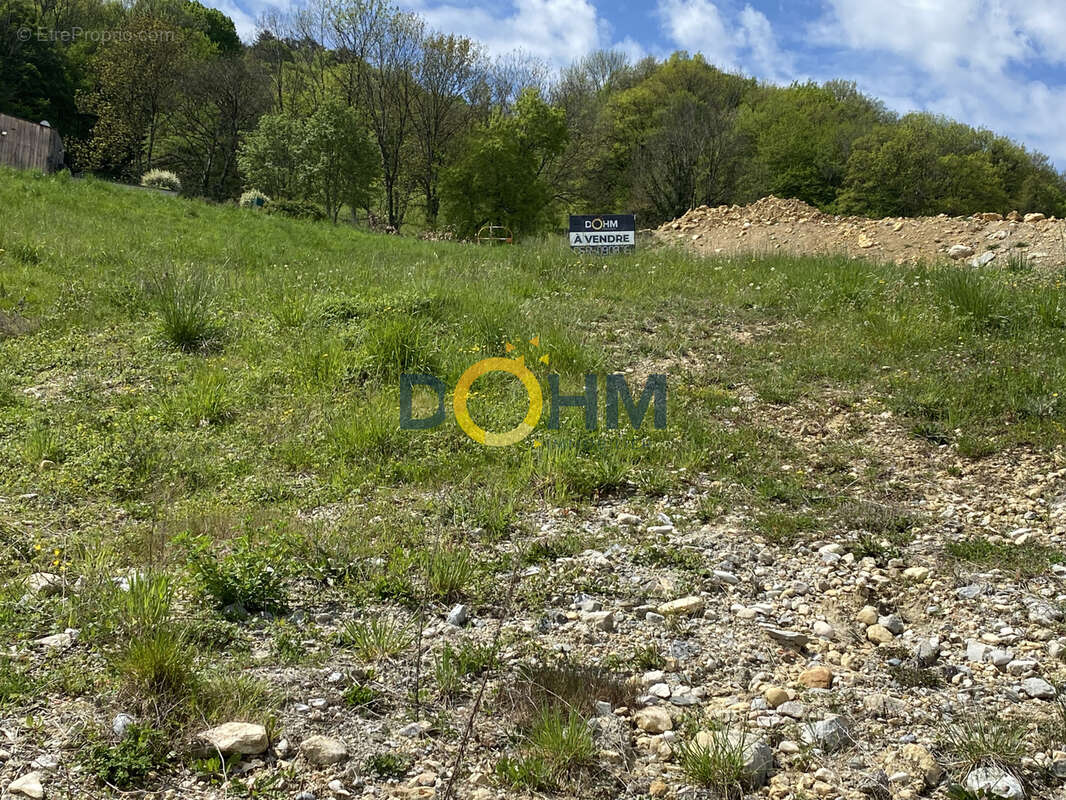 Terrain à SAINT-CASSIN