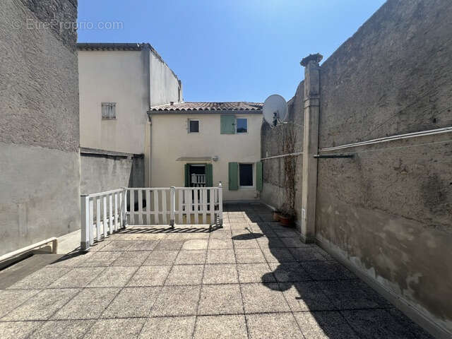 Maison de village avec cour grande terrasse et garage - photo 26
