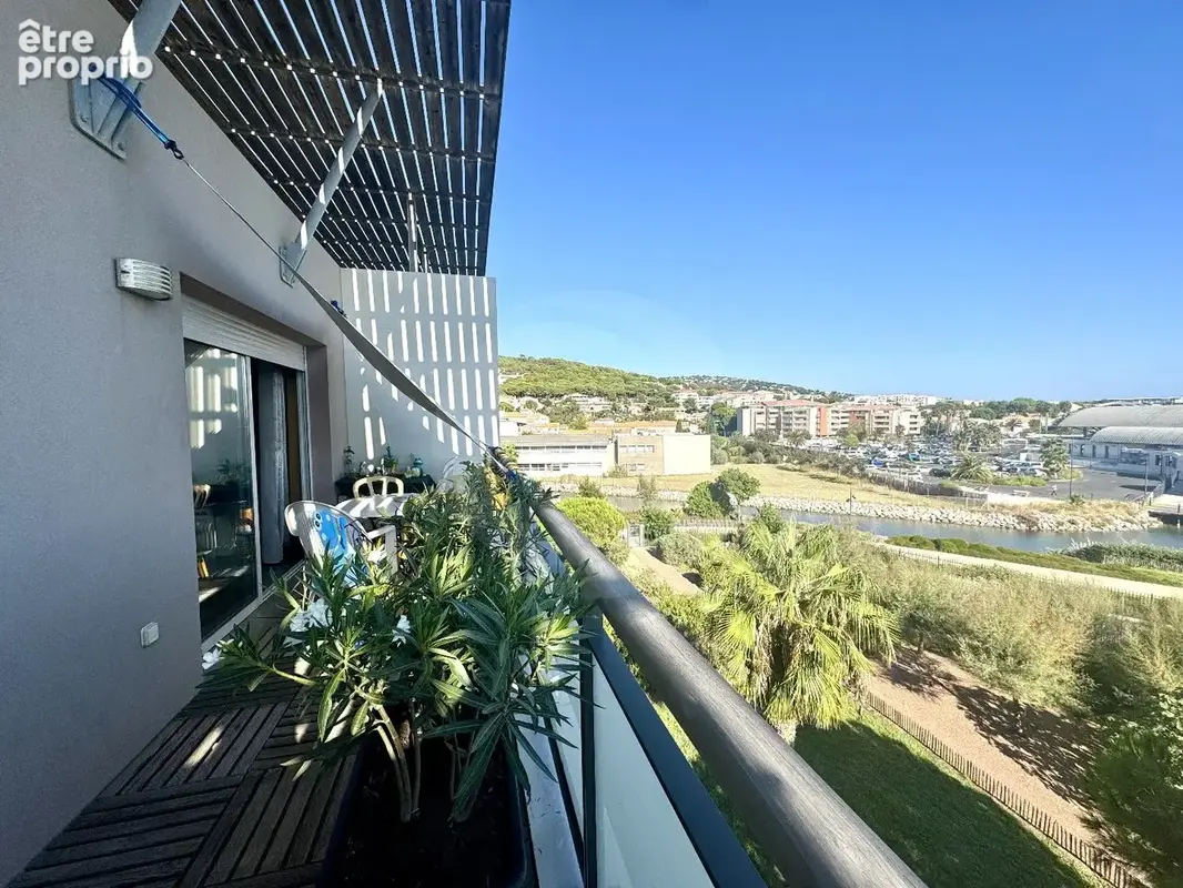 Sete salins - appartement deux pieces dernier etage avec exterieur - photo 2