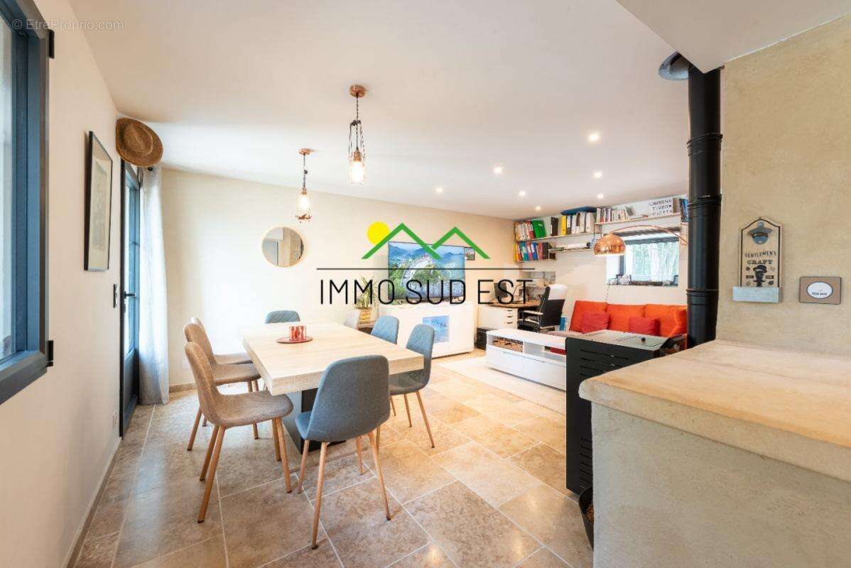 Maison à L&#039;ISLE-SUR-LA-SORGUE