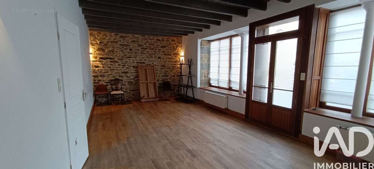 Photo 2 - Maison à PLOUGUENAST