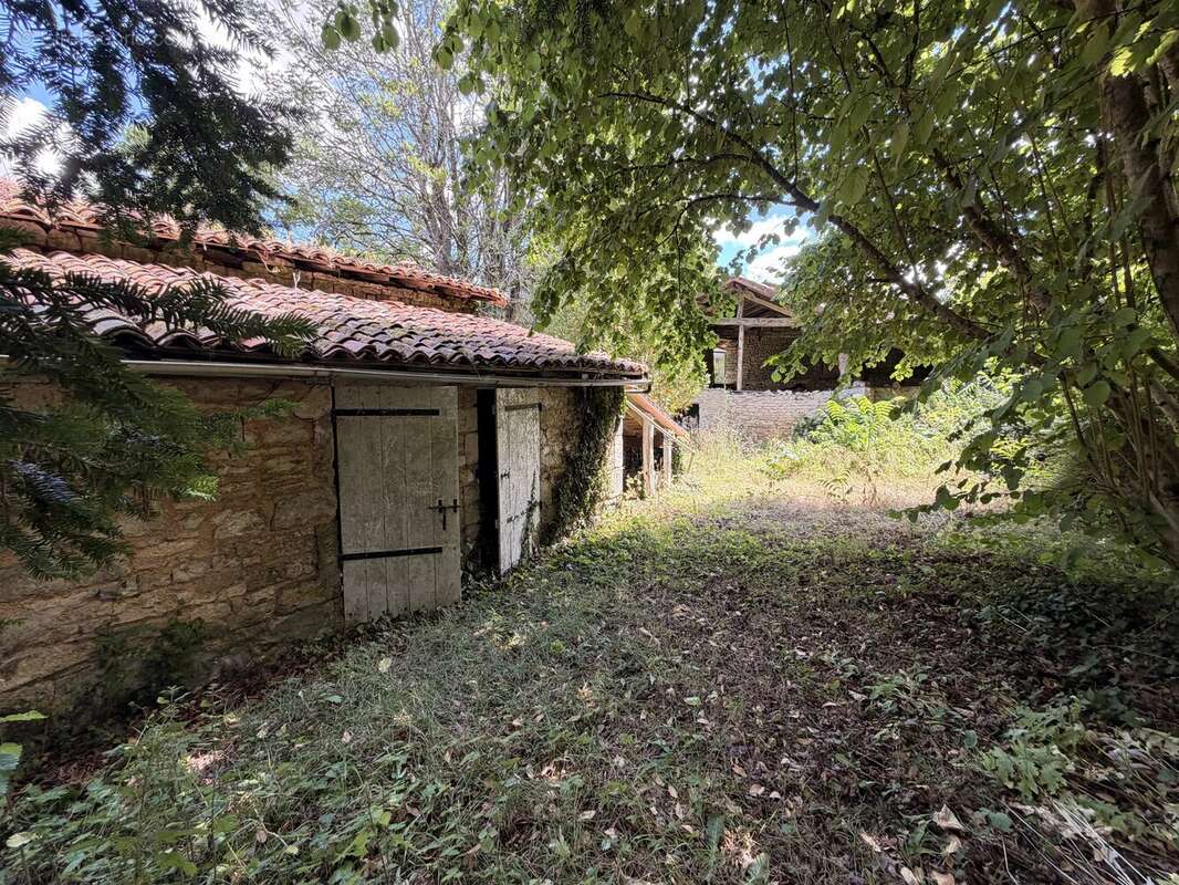 Charmante maison de caractère au cœur du village prisé de Verteuil-sur-Charente - photo 13