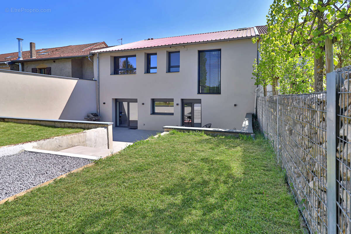 Maison à AUDUN-LE-ROMAN