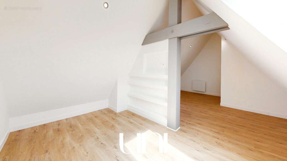 Duplex 2 pièces entièrement rénové avec place de parking - Bayeux - photo 8