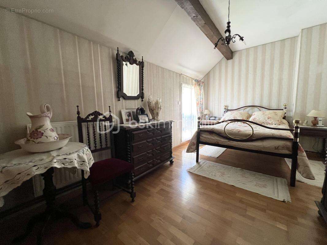 Maison à LA CHAPELLE-SAINT-MESMIN