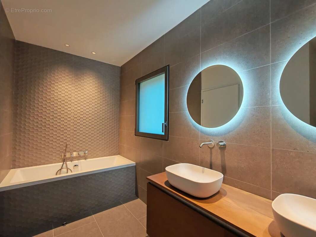 Maison à LA CADIERE-D'AZUR