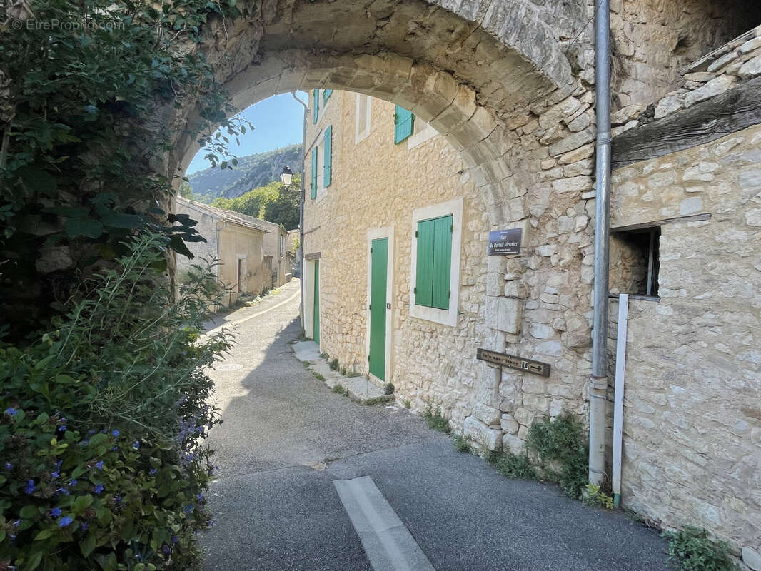 Monieux, proche sault, maison de village a renover, avec jardin et garage - photo 23