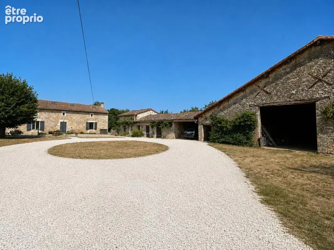 Maison en pierre 4 ch., gîte, piscine & terrain - photo 2