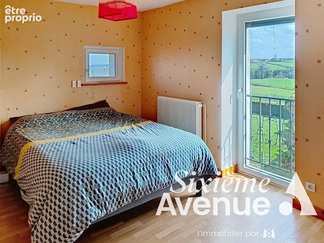 Ferme 180m² entièrement rénovée, 300 m² de dépendances et terrain en partie constructible : un cadre de vie rare ! - photo 7