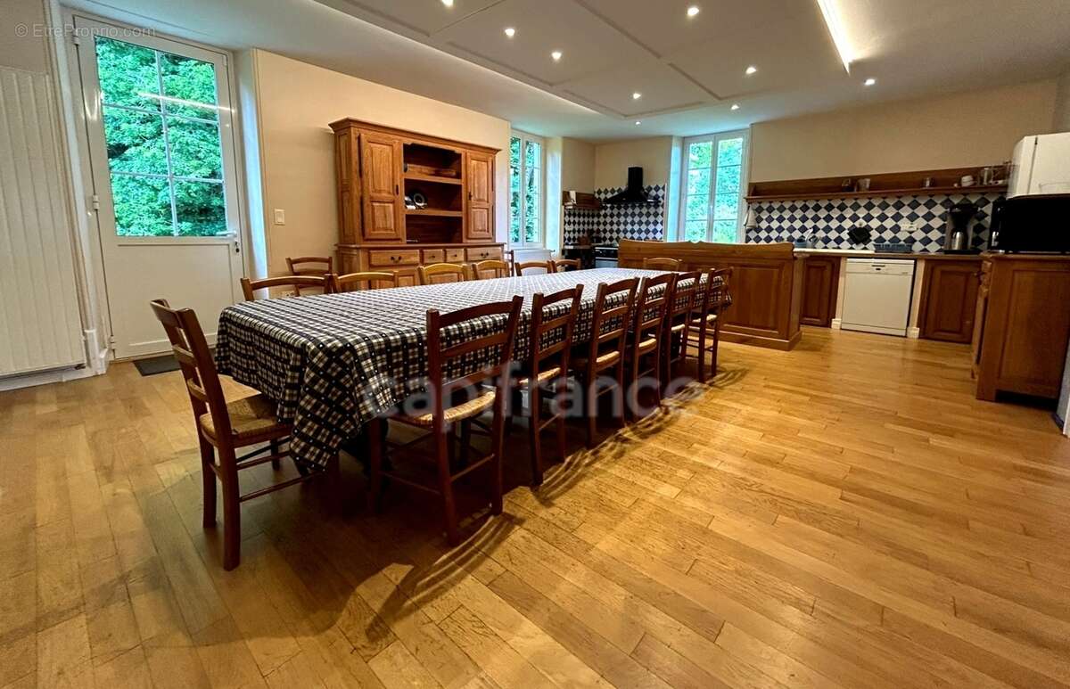 Maison de maitre à vendre 13 pièces LANOUAILLE (24) 2.6 hectares - photo 12