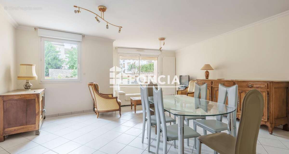 Quartier MONTCHAPET, proximité avenue Victor Hugo, élégant et spacieux T4bis avec Terrasse et Balcon - photo 2