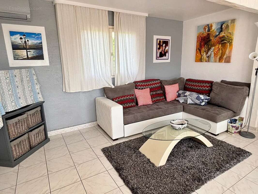 Maison à ROQUEBRUNE-SUR-ARGENS