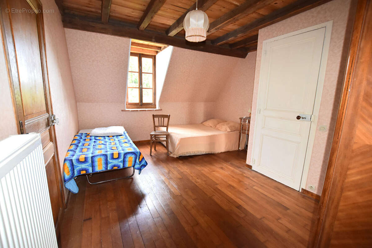 Maison à MONTAIGU-LE-BLIN