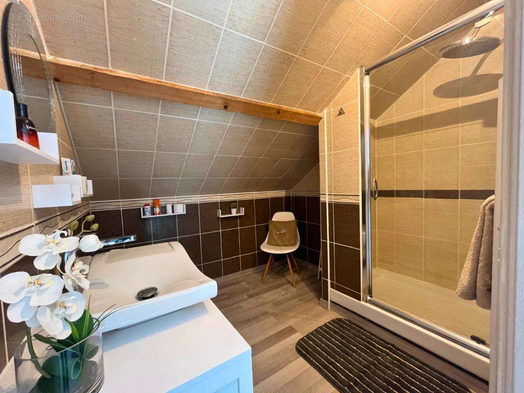 Maison à SAINT-VICTOR-DE-CESSIEU