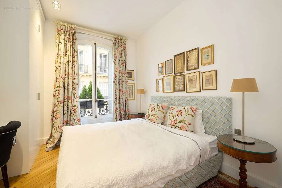 Appartement à PARIS-16E